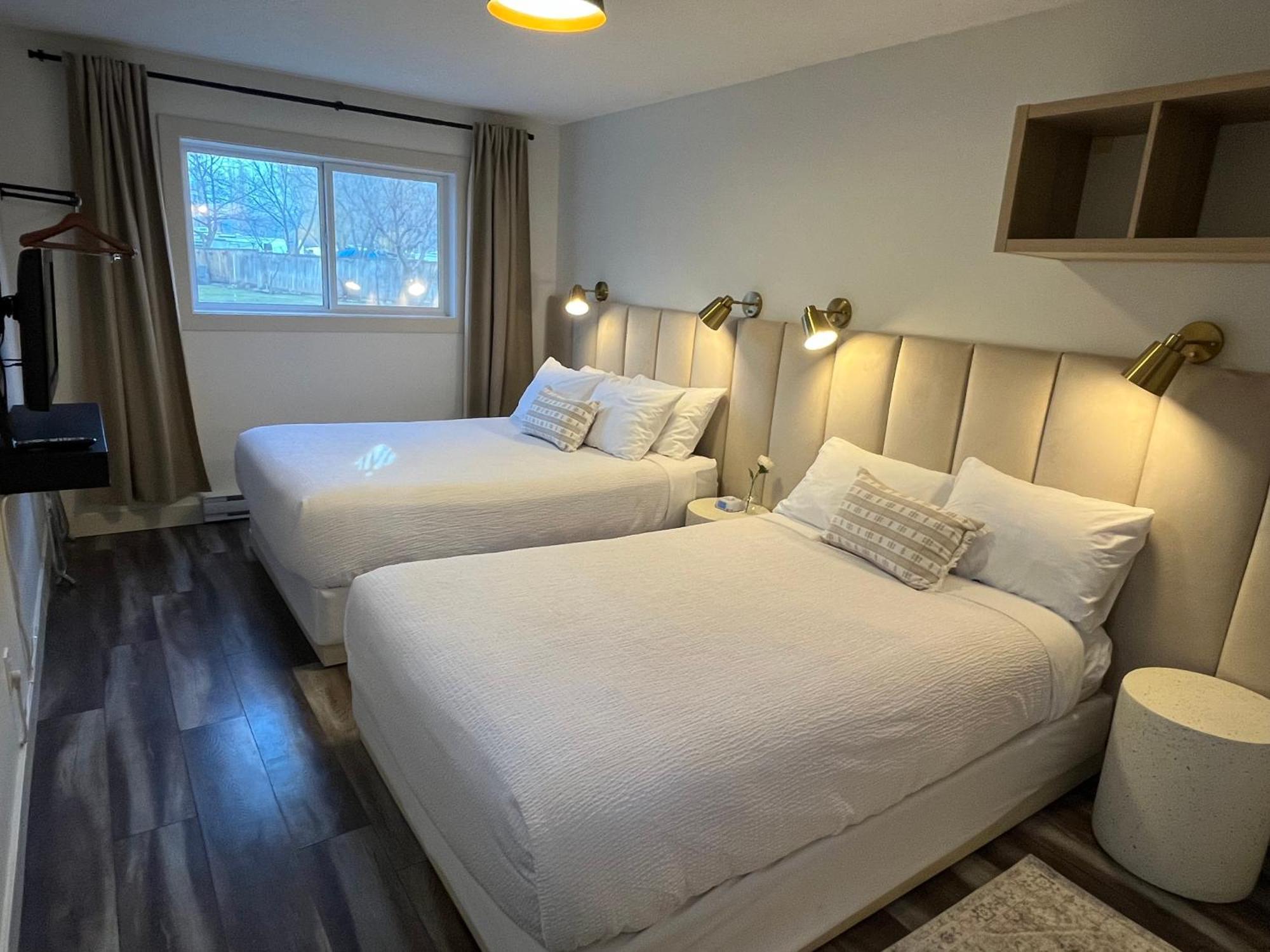 Lakeside Villa & Nordic Spa 彭蒂克顿 外观 照片